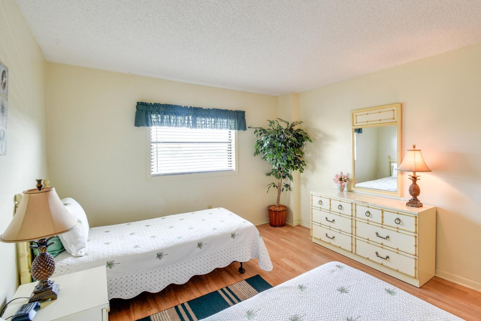 Coastal Condo With Balcony Walk To Madeira Beach! St. Pete Beach Exterior photo